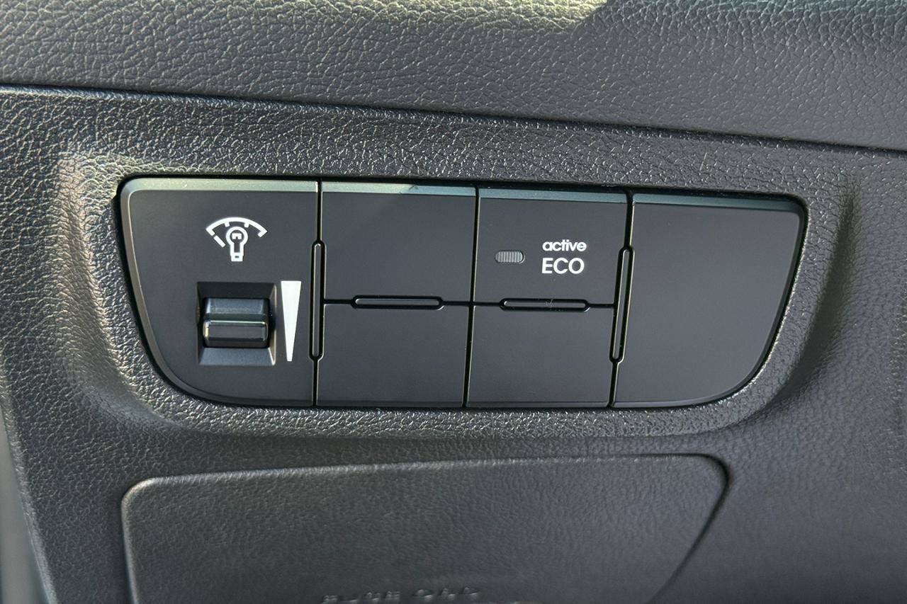 Used 2015 Hyundai Veloster w/ Option Group 02 FWD image 14