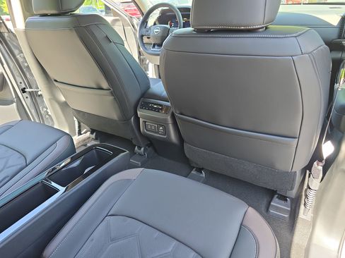 New 2026 Nissan Pathfinder Platinum AWD/4WD image 11