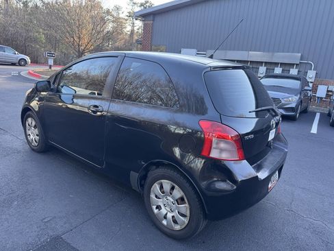 Used 2007 Toyota Yaris 2-Door Hatchback image 3