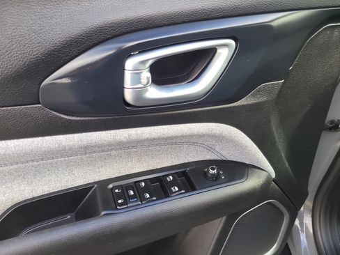 Used 2023 Jeep Compass Sport image 17