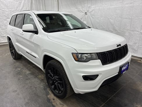 Used 2021 Jeep Grand Cherokee Laredo X image 4