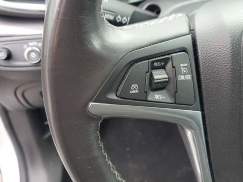 Used 2019 Buick Enclave Essence image 8