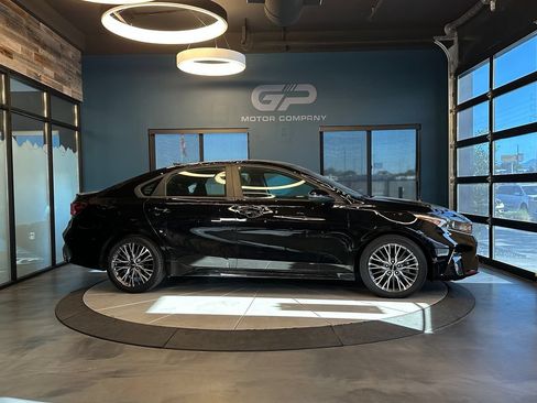Used 2023 Kia Forte GT-Line w/ GT-Line Premium Package FWD image 2