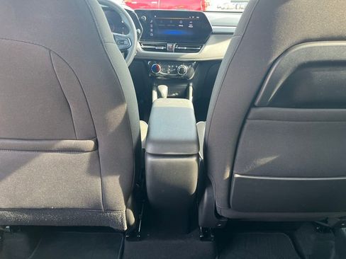 Used 2025 Chevrolet TrailBlazer LT FWD image 25