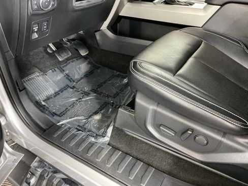 Used 2019 Ford F150 Lariat w/ Equipment Group 502A Luxury AWD/4WD image 15