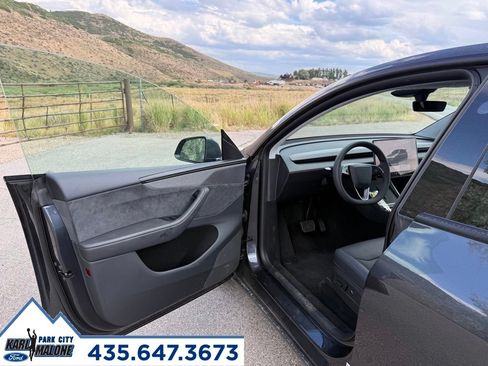 Used 2026 Tesla Model Y AWD image 11