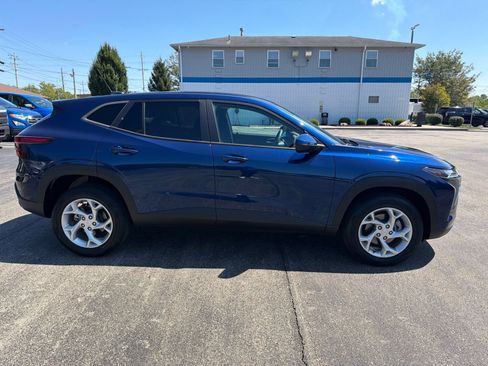 Used 2024 Chevrolet Trax LS w/ LS Convenience Package FWD image 6