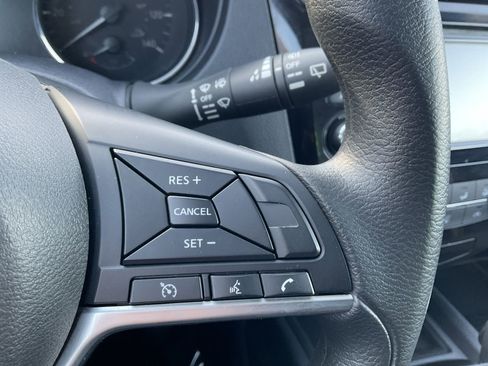 Used 2020 Nissan Rogue S image 28