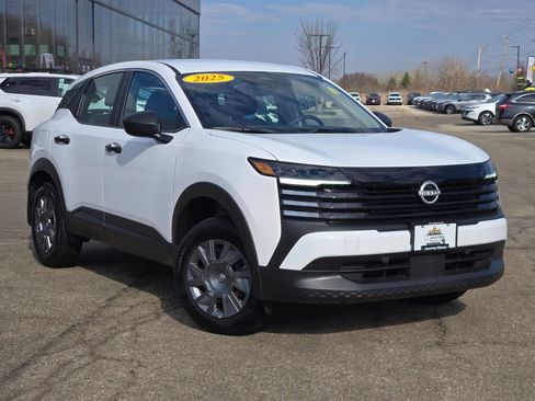 Used 2025 Nissan Kicks S AWD/4WD image 3