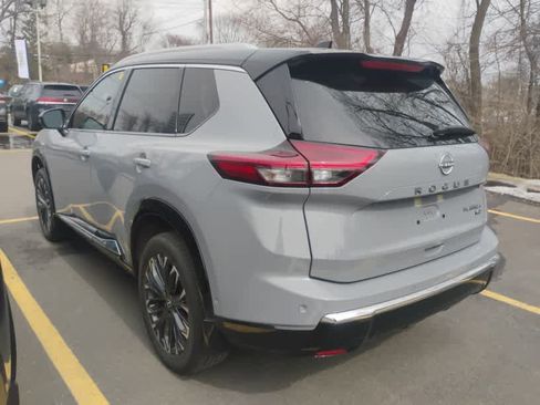 Used 2024 Nissan Rogue Platinum image 5