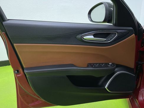 Used 2020 Alfa Romeo Giulia w/ Nero Edizione image 16