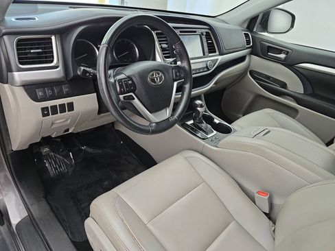 Used 2019 Toyota Highlander XLE image 17