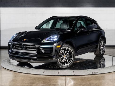 Used 2026 Porsche Macan AWD/4WD image 1