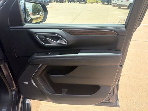 Used 2022 Chevrolet Suburban Premier AWD/4WD image 35