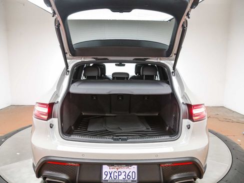 Certified 2026 Porsche Macan AWD/4WD image 31