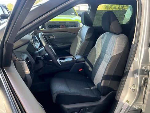 Certified 2023 Nissan Rogue SV image 7