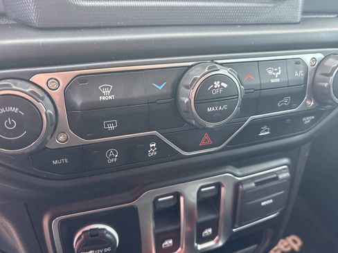 Used 2023 Jeep Wrangler Sport image 41