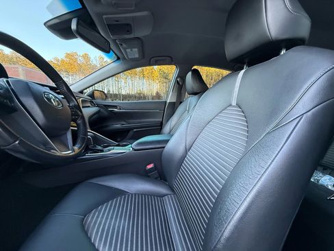 Used 2018 Toyota Camry SE image 16