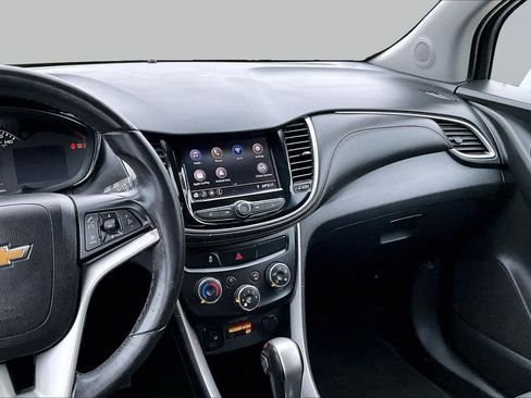 Used 2020 Chevrolet Trax LT w/ LT Convenience Package FWD image 7