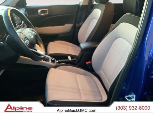 Used 2025 Hyundai Venue SEL image 9