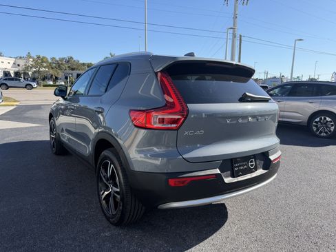 Certified 2023 Volvo XC40 B4 Core w/ Climate Package image 5
