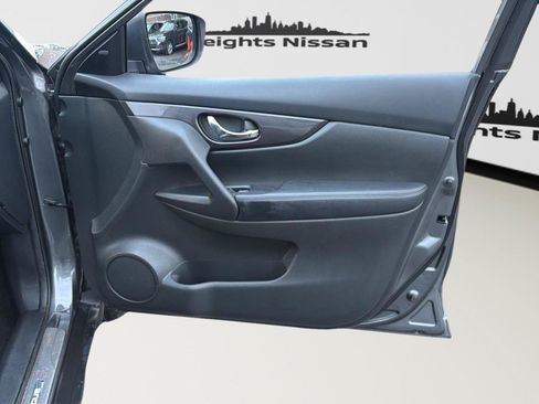 Used 2018 Nissan Rogue SV AWD/4WD image 30