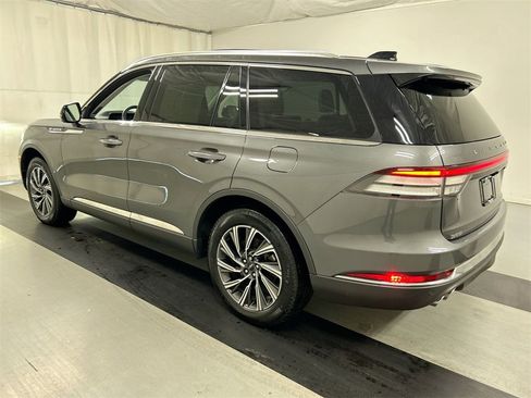 Used 2025 Lincoln Aviator Premiere w/ Equipment Group 101A image 7