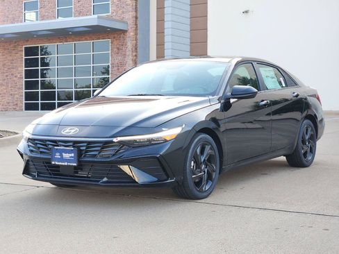 New 2026 Hyundai Elantra SEL Sport FWD image 2