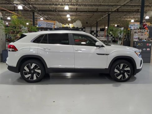 Used 2024 Volkswagen Atlas Cross Sport SEL AWD/4WD image 7