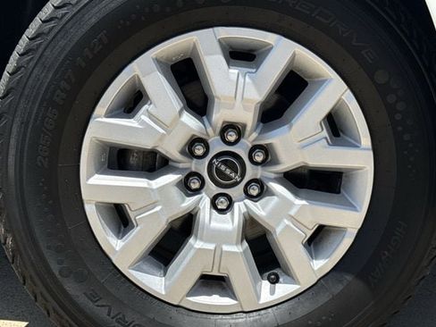 Used 2022 Nissan Frontier SV RWD image 9