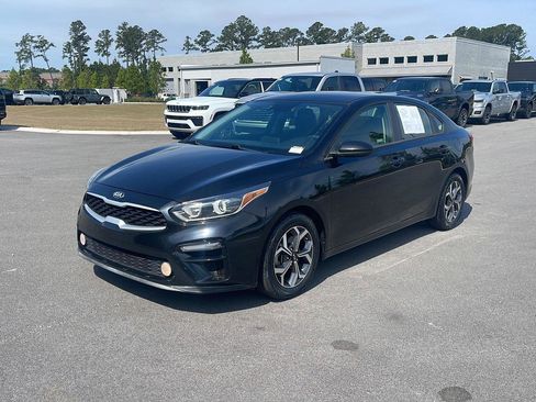 Used 2019 Kia Forte LXS FWD image 3