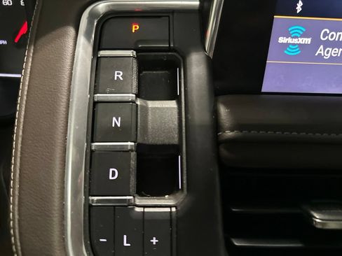 Used 2021 Chevrolet Tahoe Z71 w/ Z71 Signature Package AWD/4WD image 19