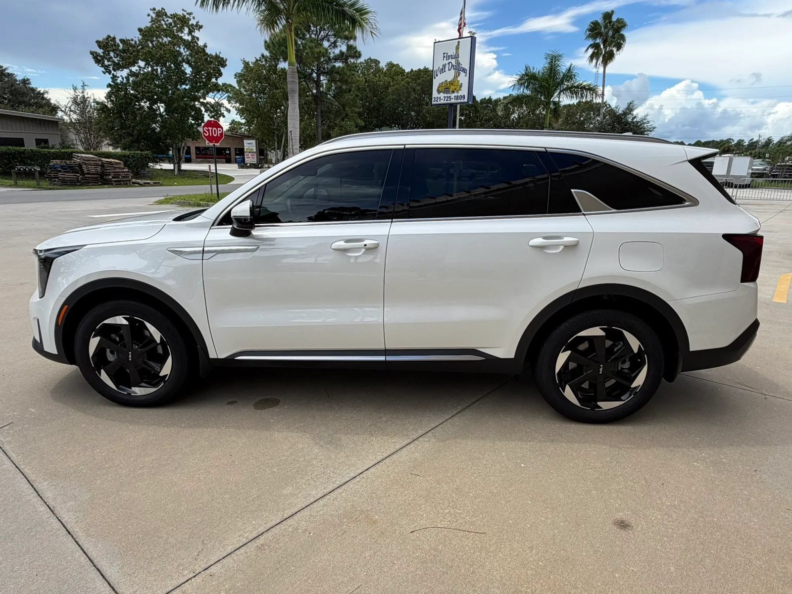 Used 2025 Kia Sorento EX FWD image 7
