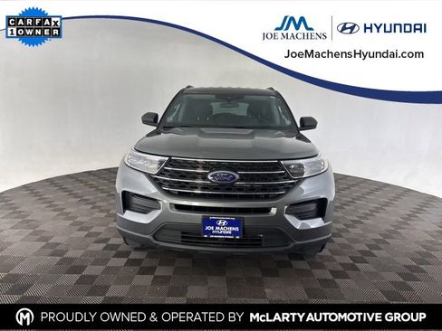 Used 2023 Ford Explorer XLT image 3