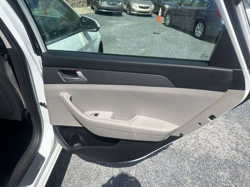 Used 2016 Hyundai Sonata SE FWD image 11