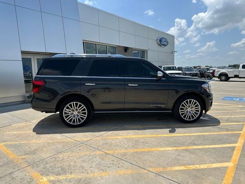 Used 2022 Ford Expedition Platinum AWD/4WD image 9