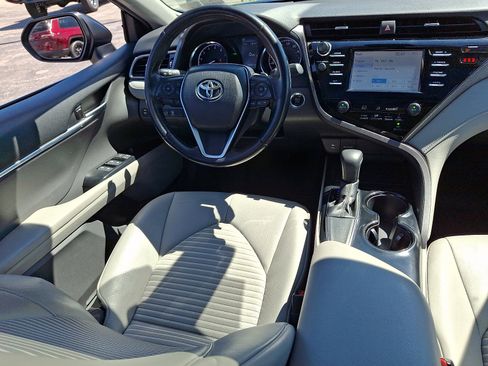 Used 2019 Toyota Camry SE w/ Convenience Package FWD image 15