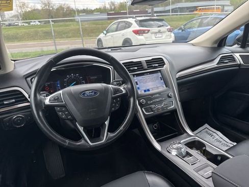 Used 2019 Ford Fusion SEL image 12