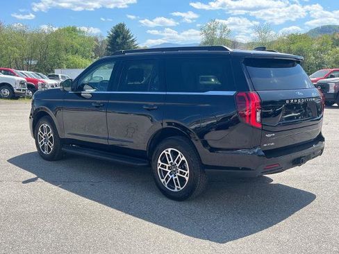 Certified 2025 Ford Expedition Active AWD/4WD image 4