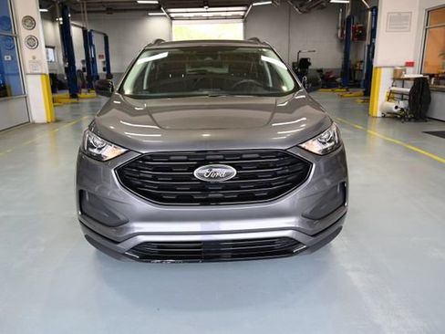 Used 2022 Ford Edge SE w/ Black Appearance Package AWD/4WD image 2