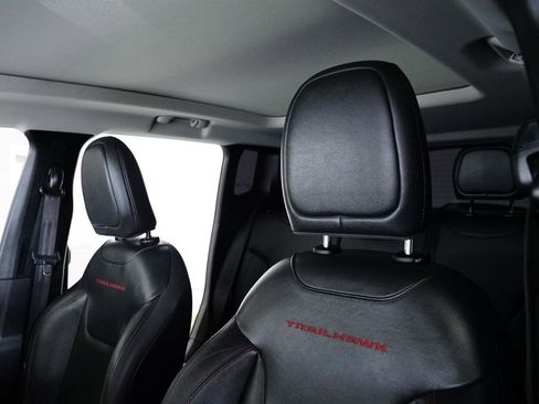 Used 2018 Jeep Renegade Trailhawk image 9