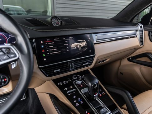 Certified 2023 Porsche Cayenne GTS AWD/4WD image 29