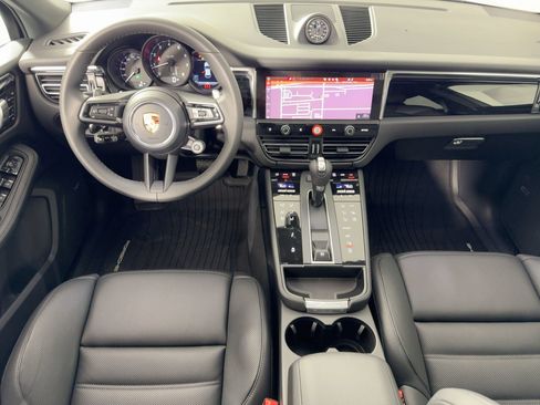 Certified 2026 Porsche Macan AWD/4WD image 29