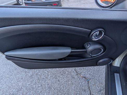 Used 2011 MINI Cooper Hardtop image 10