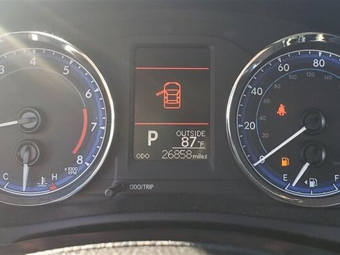 Used 2018 Toyota Corolla LE FWD image 11