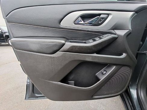 Used 2021 Chevrolet Traverse LT FWD image 21