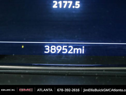 Used 2021 GMC Yukon XL Denali w/ Denali Premium Package image 10