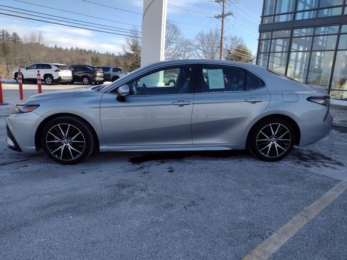 Used 2024 Toyota Camry SE image 2