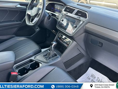 Used 2024 Volkswagen Tiguan SE image 19