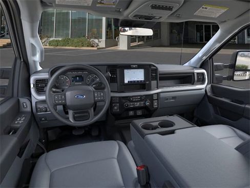 New 2025 Ford F550 4x4 Crew Cab Super Duty w/ XL Chrome Package image 9